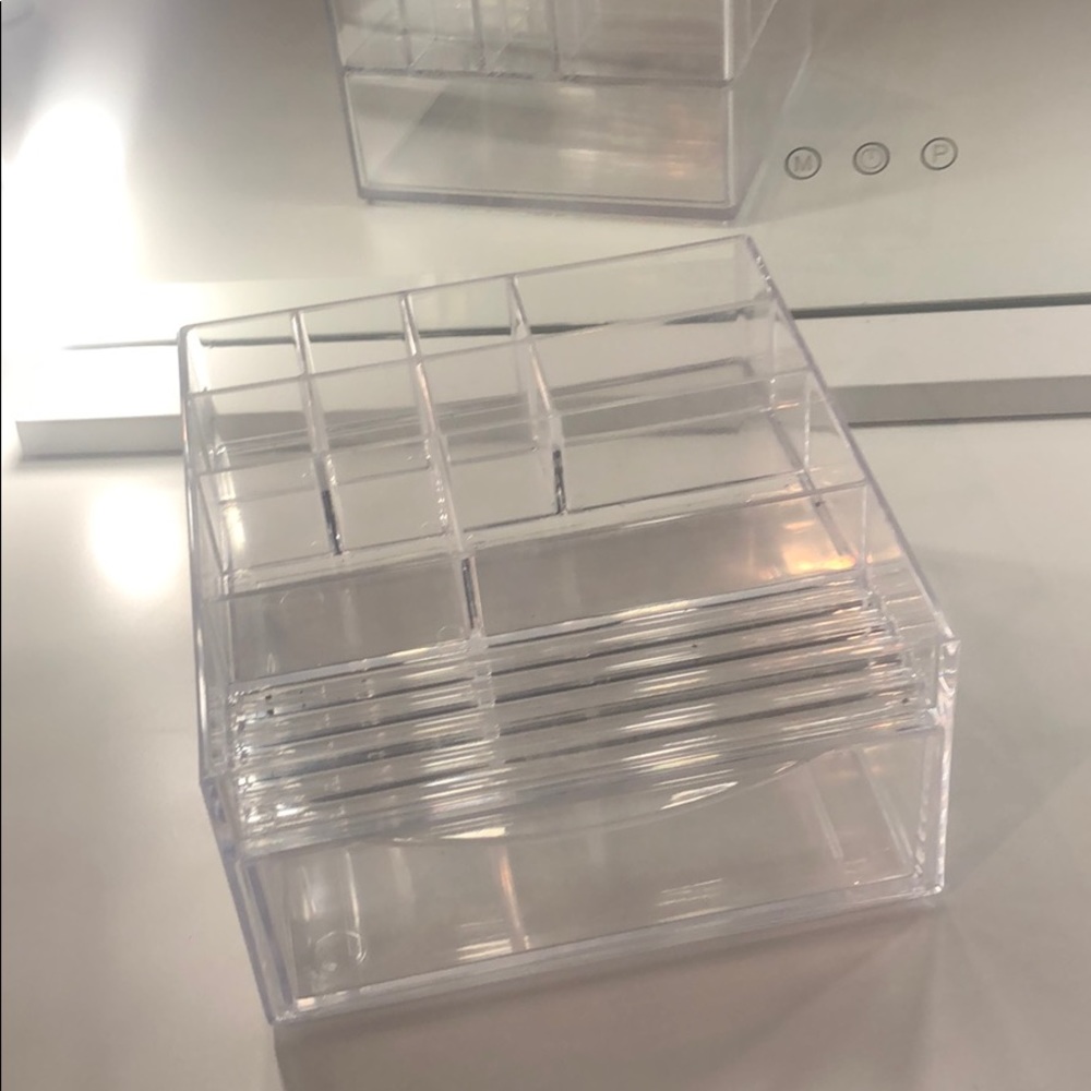 Makeup organizer